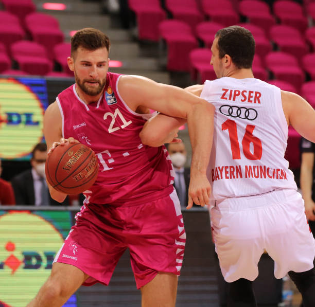 现身圣西罗 现身圣西罗