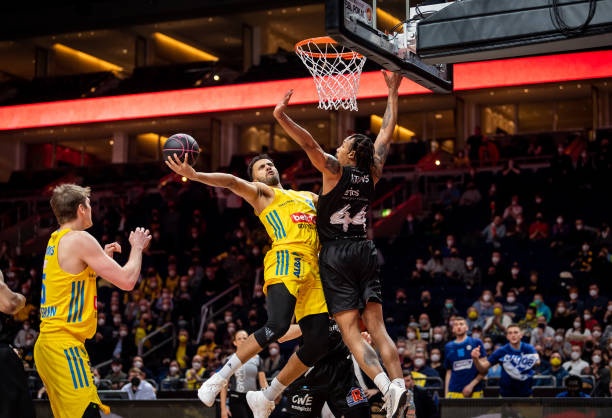 步拉大差距 步拉大差距